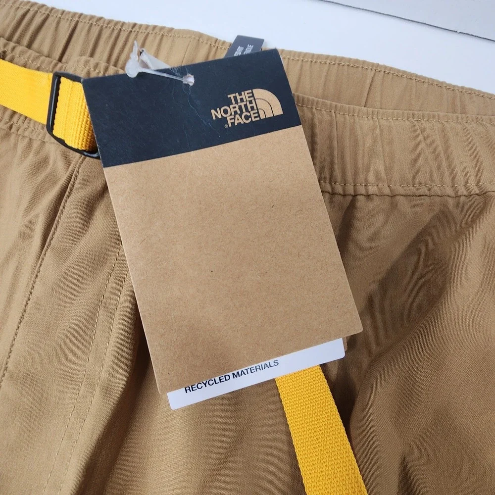 The North Face Men's 2XL Class V BLTD Shorts FlashDry Relaxed Fit Utility Brown